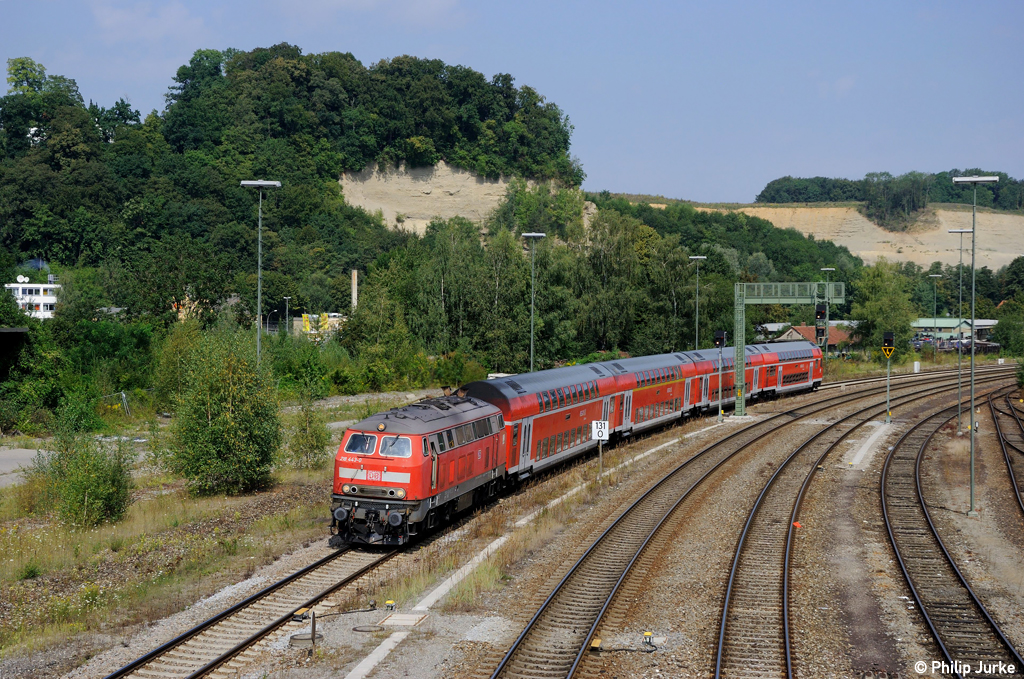 218 443-0 mit dem IRE 4225 nach Lindau am 20.08.2011 in Biberach.