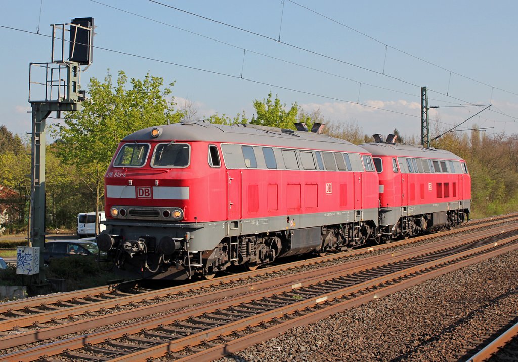 218 813-4 (218 189) & 218 810-0 (218 159) bei der flotten Durchfahrt in K�ln Stammheim am 24.04.2013