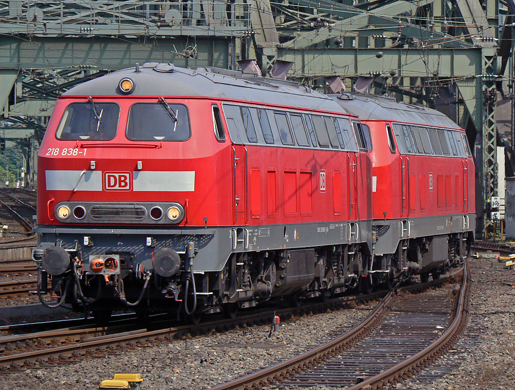 218 838-1 kommt wieder aus Deutzerfeld zur�ck auf dem Weg rtg Bbf. , K�ln Hbf am 27.06.2010