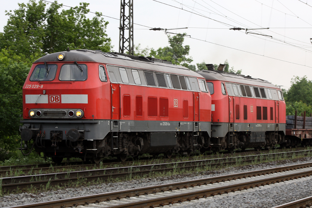 225 029-8 in Duisburg-Neudorf am 25.05.10