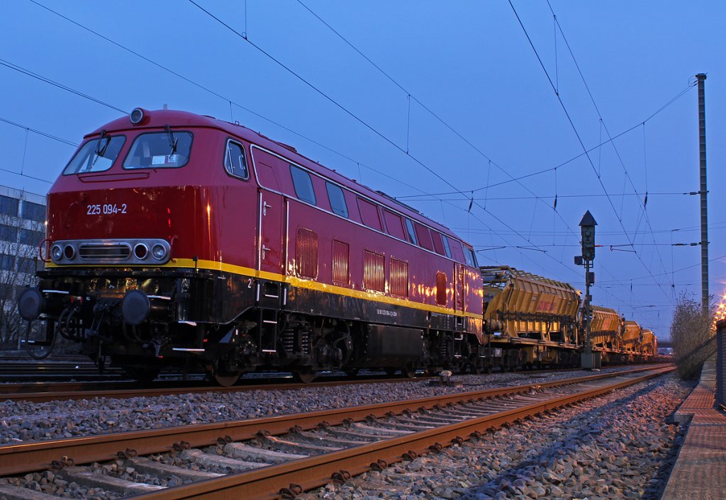 225 094-2 zur blauen Stunde in H�rth-Kalscheuren am 30.03.2013