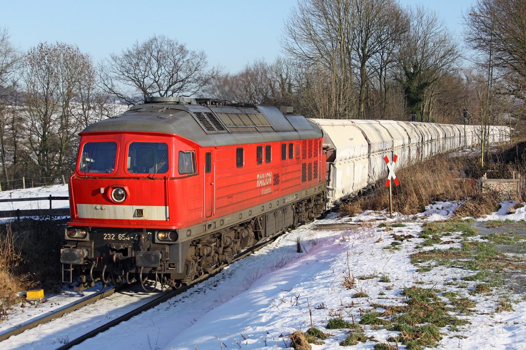232 654-4 bei der Ausfahrt aus W�lfrath Flandersbach , am 23,12,09 