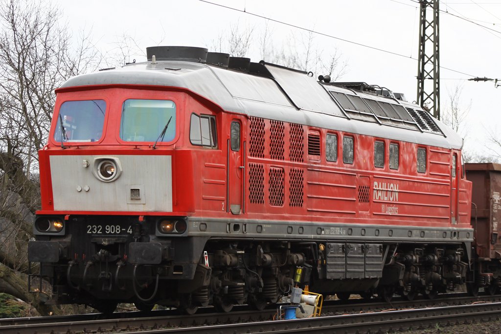 232 908-4 bei der Durchfahrt in Duisburg-Neudorf am 20.03.10