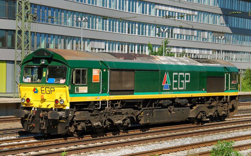 266 005-8, EPG, aufgenommen am 16.06.12, bei einer Solodurchfahrt durch den Heimeranplatz.