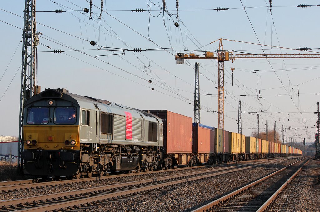 266 104 der Crossrail in Br�hl am 02.04.2013