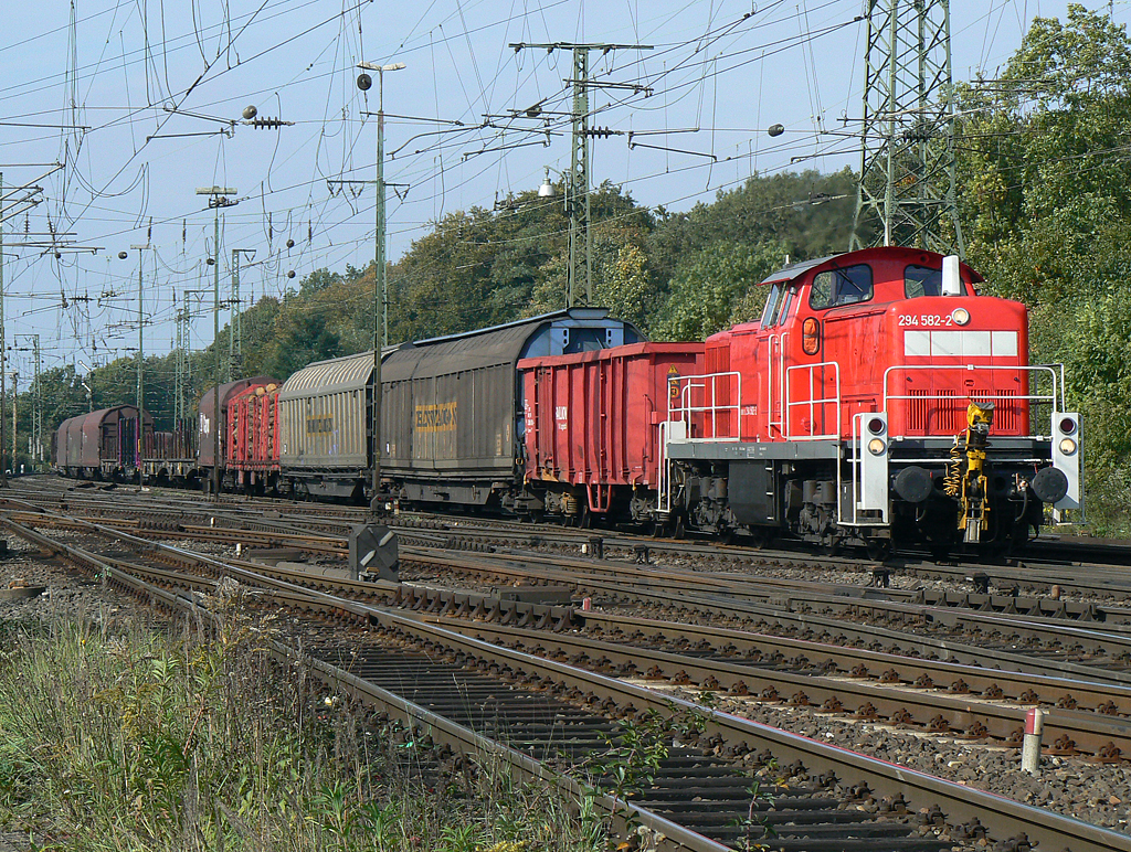 294 582-2 in Gremberg am 07.10.2010, Gru� an den Tf ! 
