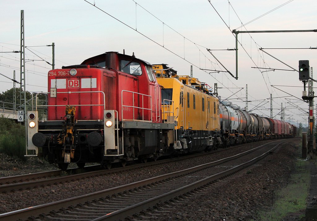 294 706-7 mit 711 201 und Gz am Haken in Porz Wahn am 23.09.2011