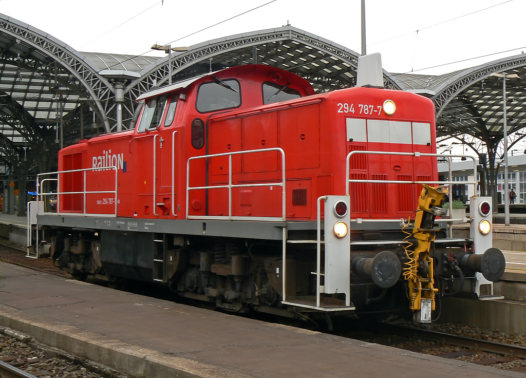 294 787-7 in K�ln Hbf am 03.05.2010