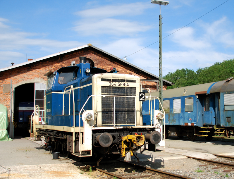 364 569-4, aufgenommen vor den Werkst�tten der RentARail in Neuoffingen, am 23.06.11.