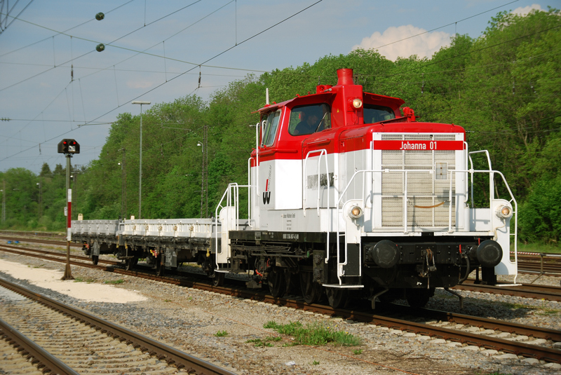 364 847-4, Johanna 01, der Johann Waltheim GmbH, aufgenommen am 02.06.10, bei einem Signalstopp in Neuoffingen.