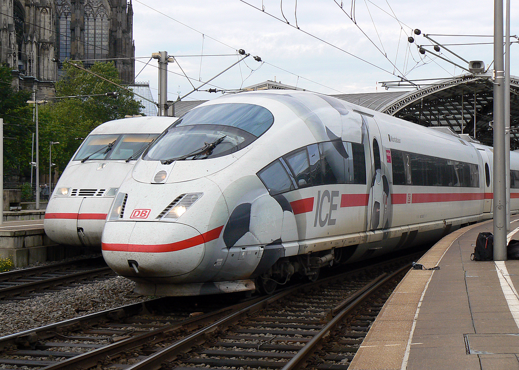 403 012 bei der Ausfahrt in K�ln Hbf am 03.10.2010