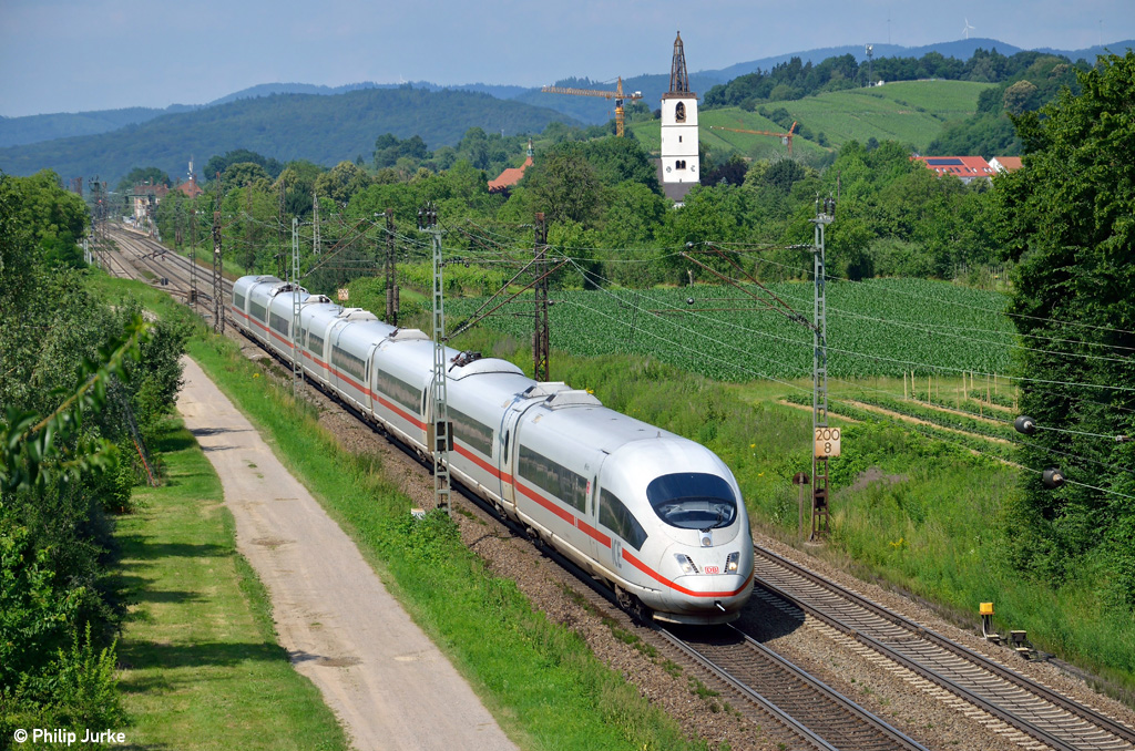 403 024-3  F�rth  mit dem ICE 207 von D�sseldorf nach Basel am 06.07.2013 bei Denzlingen.
