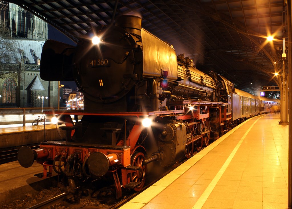 41 360 der Dampfloktradition Oberhausen mit einem Sonderzug aus R�desheim kommend, am Zugschluss lief E10 1239 mit 