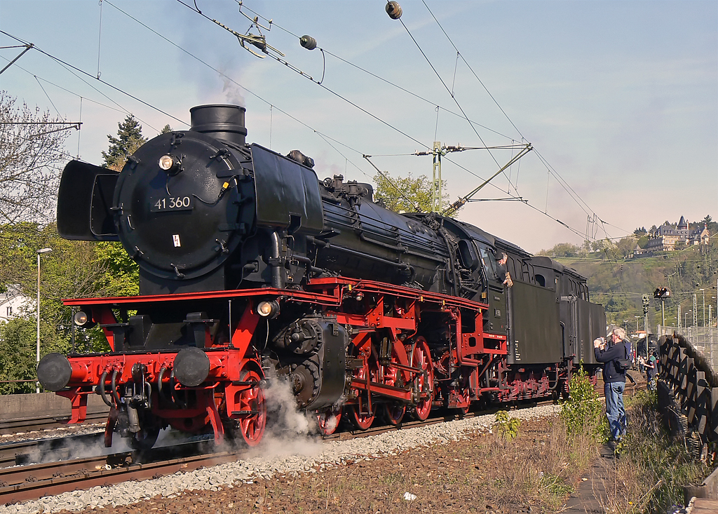 41 360 nach dem Abkuppeln des Zuges, der rtg Trier von der 44 2546-8 �bernommen wurde , Linz am 24.04.2010