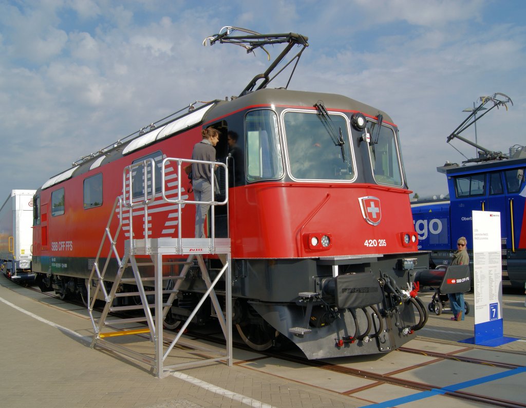 420 205-7 (SBB) auf der Innotrans 2012 in Berlin-Messe/S�d am 22.9.2012.
