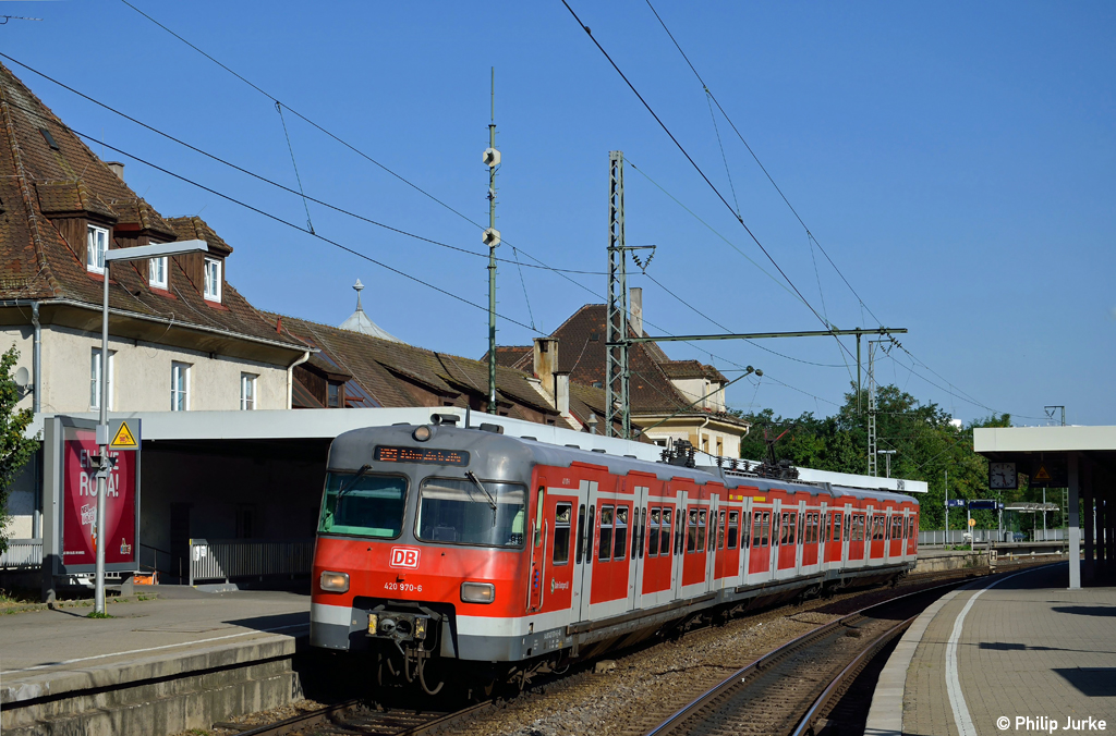 420 470-6 mit der S5 nach Stuttgart-Schwabstr. am 19.08.2012 in Stuttgart-Feuerbach.