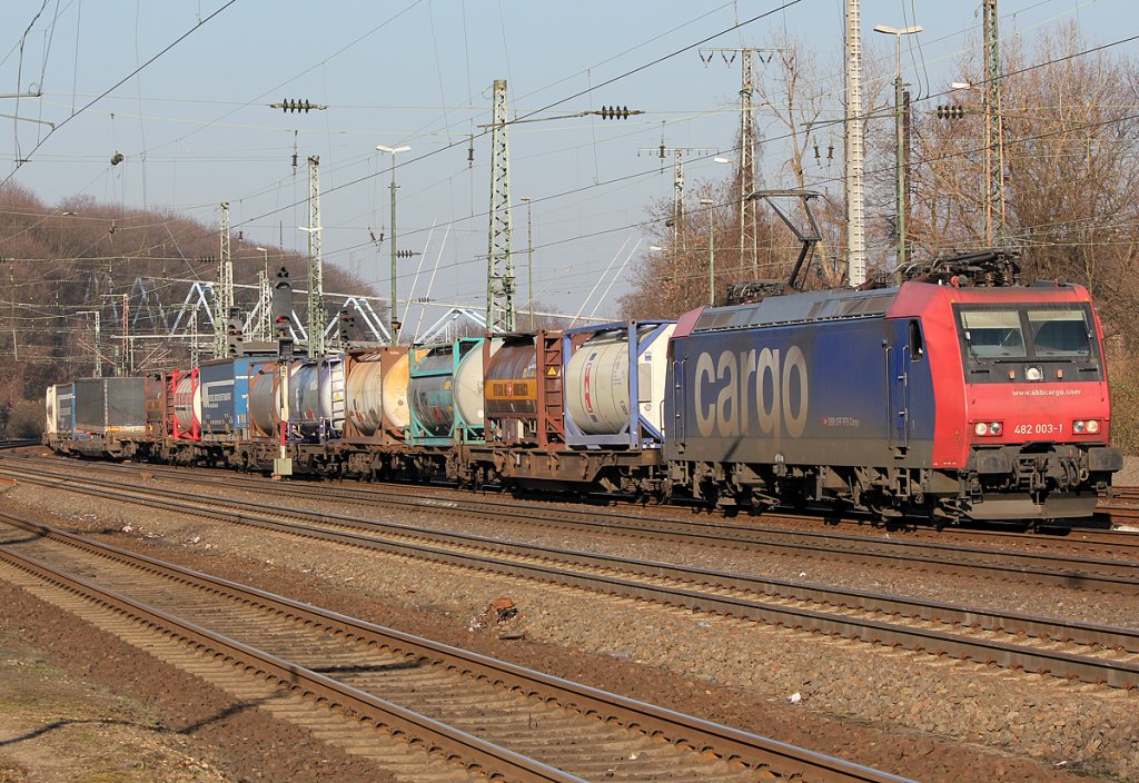 482 003-1 der SBB Cargo in K�ln West am 22.02.2011