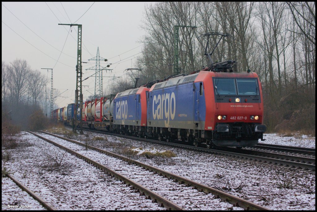 482 027-0 (SBB Cargo) und 482 025-4 (SBB Cargo) in K�ln-Gremberg am 8.2.2013.  