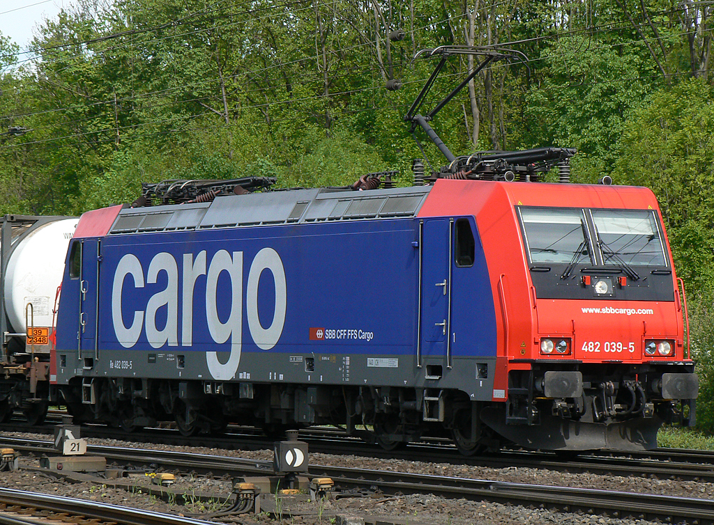 482 039-5 von SBB Cargo in Gremberg am 05.05.2010