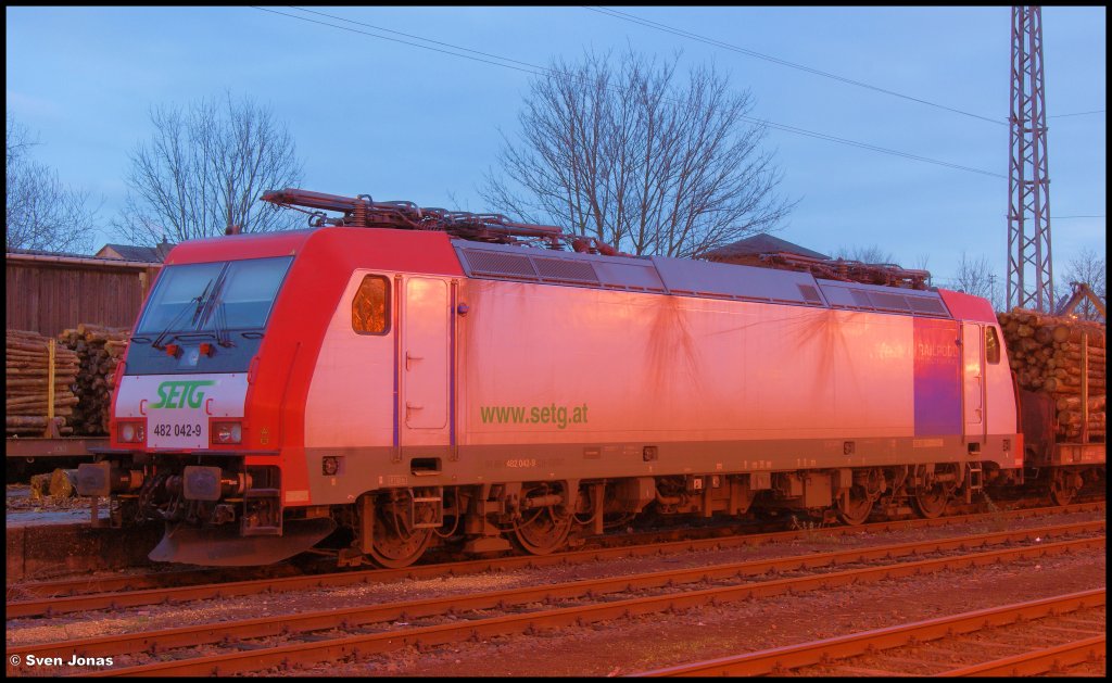482 042-9 (Railpool/SETG) in Bonn-Beuel am 11.1.2013. 