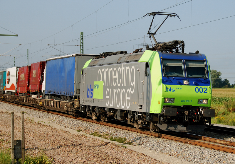 485 002-0, aufgenommen am 29.07.11, bei Auggen.