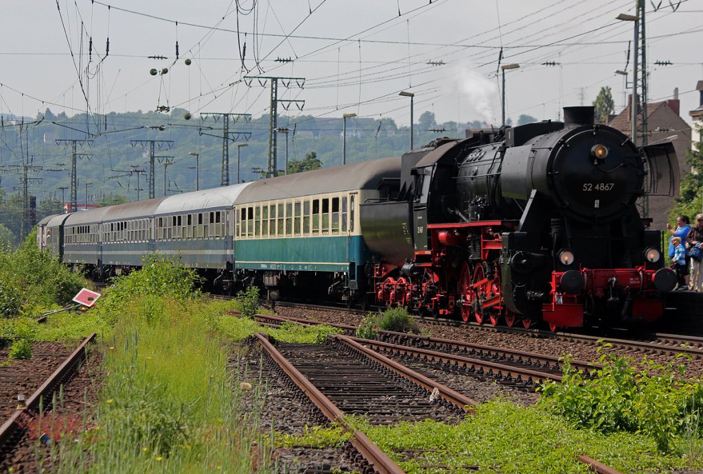 52 4867 der HEF beim Halt in Koblenz L�tzel am 02.06.2012
