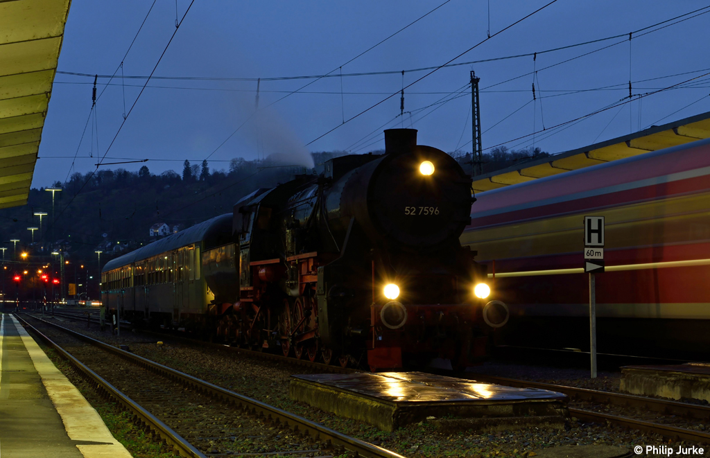 52 7596 als DPE 32803 (Sigmaringen - T�bingen) am 05.01.2013 im T�binger Hauptbahnhof.