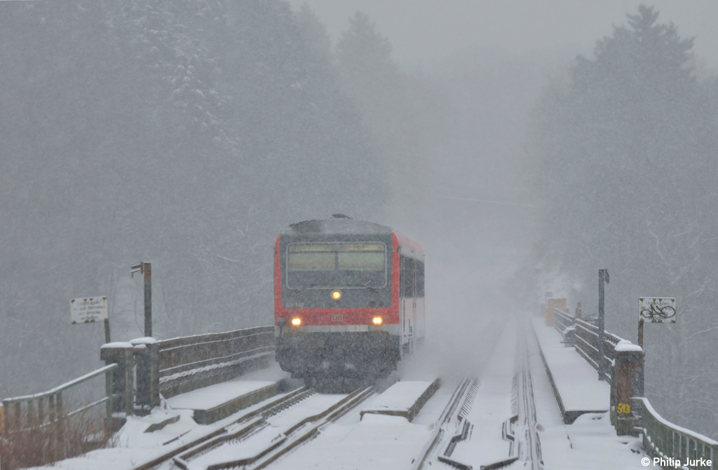 628 540-6 als RB 30767 (Wuppertal Hbf - Solingen Hbf) am 20.01.2013 beim �berqueren der M�ngstener Br�cke.