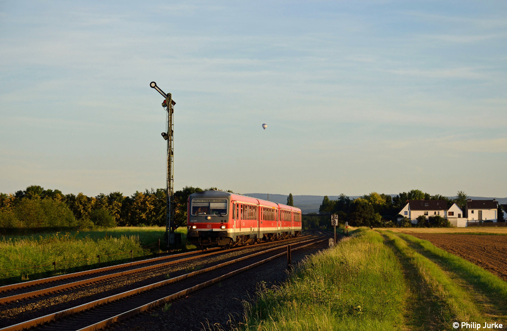 628 671-9 + ein weiterer 628 als RE 12090 nach K�ln Messe/Deutz am 17.08.2012 in Derkum.