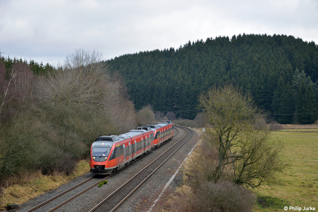 644 047-2 und 644 007-6 mit dem RE 10175 (K�ln Messe/Deutz - Trier Hbf) am 02.01.2013 in Blankenheim(Wald).