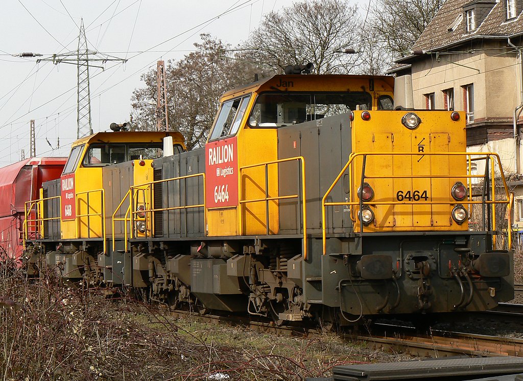 6464 & 6468 der Railion NL in Ratingen-Lintorf am 24.03.2010 , mit einem sehr gut aufgelegten Tf. 