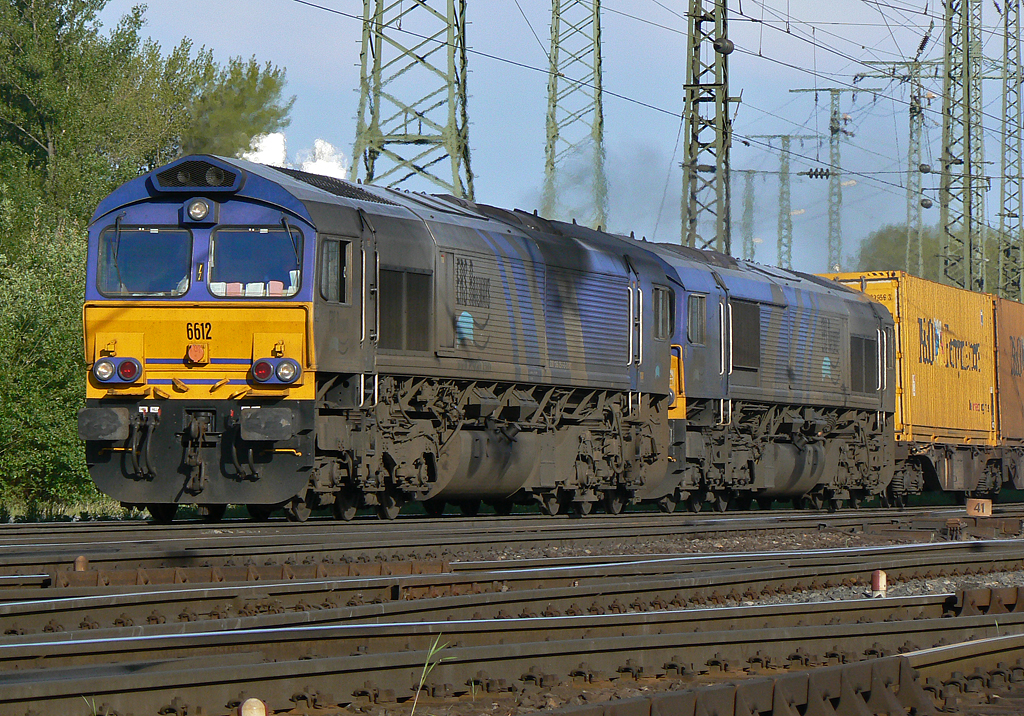 6612 von ERS Railways mit einer weiteren Maschine mit einem Containerzug in Gremberg am 05.05.2010 
