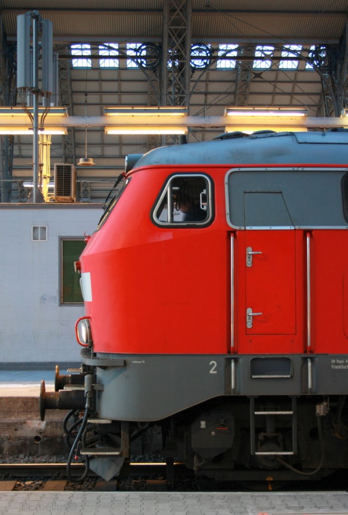 Ach wie sch�n Dynamisch doch die Front der 218er aussieht. Der schicke Bahnr�umer, die leicht Kantige Stirnpartie und der Runde �bergang in den Dachbereich. So muss eine Lok aussehne und nicht so Papkartons wie heute.

Patrick E.