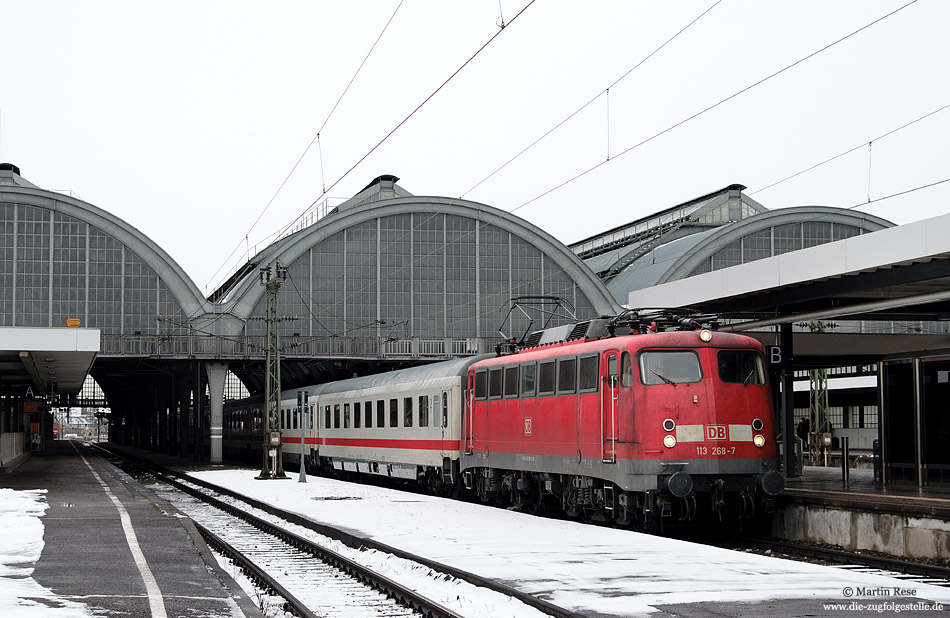 Am 29.1.2010 verl�sst der IC1852 nach Halle den Karlsruher Hauptbahnhof. Zuglok ist die 113 268, die diesen Zug bis Frankfurt Hbf fahren wird.