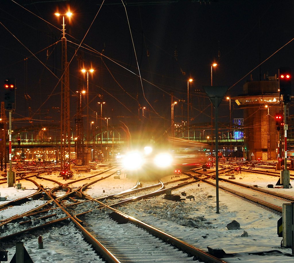 Auch wenn es nicht zu erkennen ist, die Baureihe 628 f�hrt in den Hbf M�nchen ein.
Aufgenommen am 27.12.2010