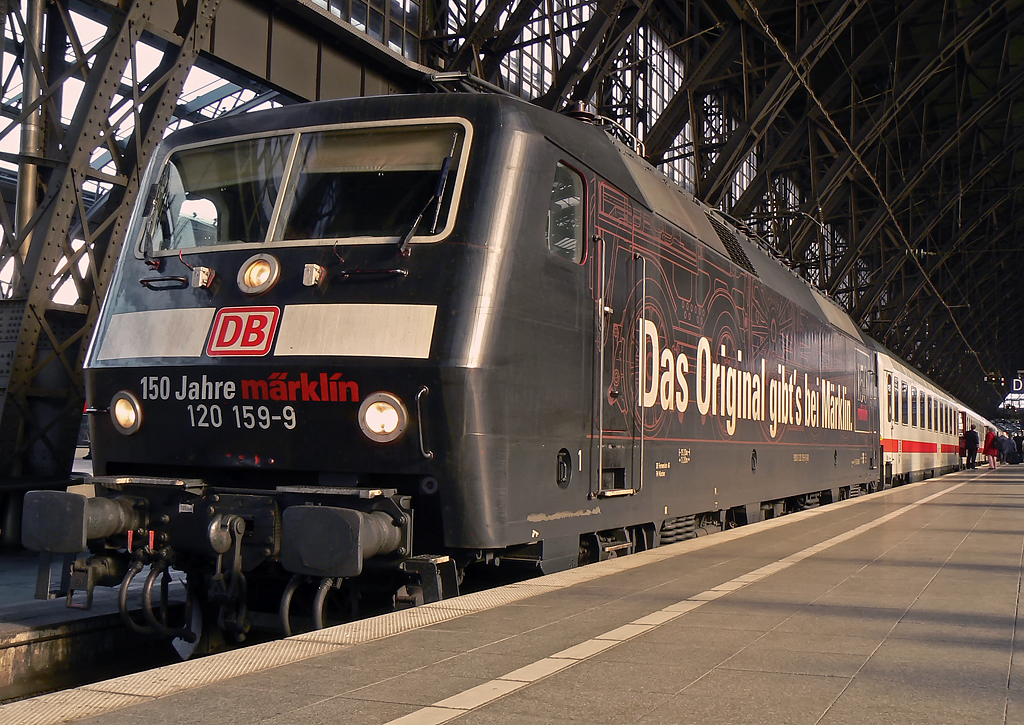 Bonusbild : 120 159-9 in K�ln Hbf am 01.04.2010