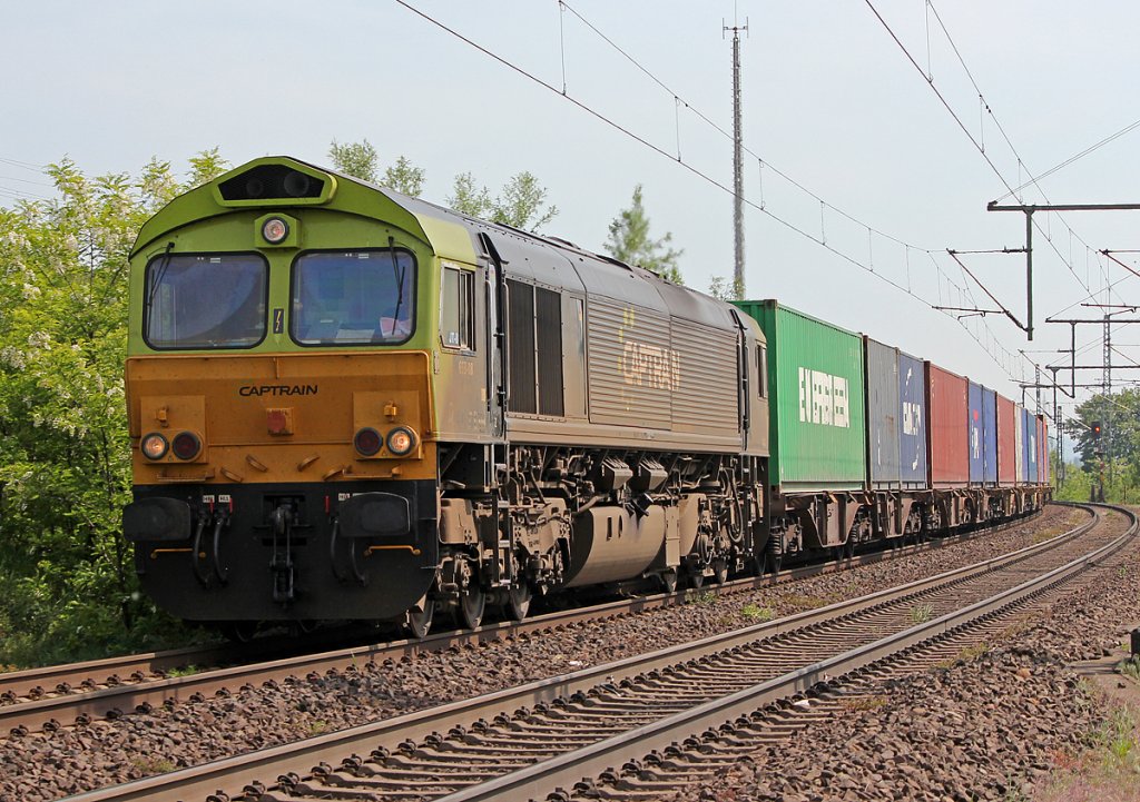 Captrain Class 66 mit Containerzug in Porz Wahn am 05.05.2011