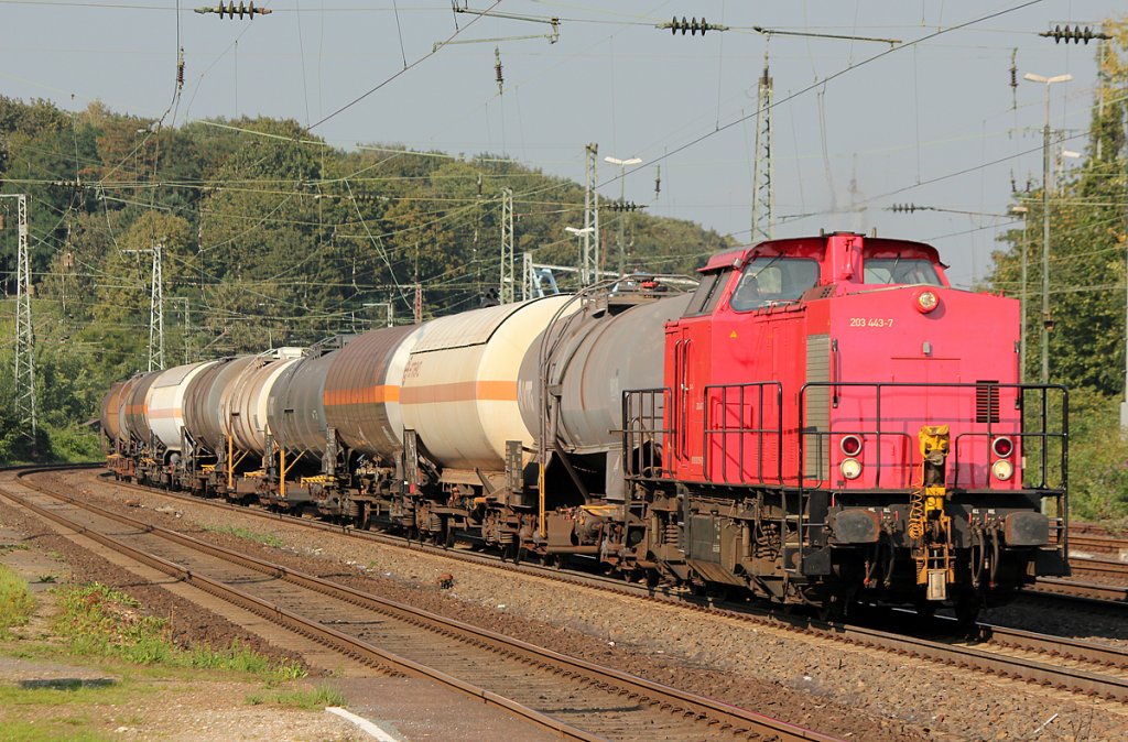 Chemion´s 203 443-7 mit Kesselzug in K�ln West am 01.09.2011