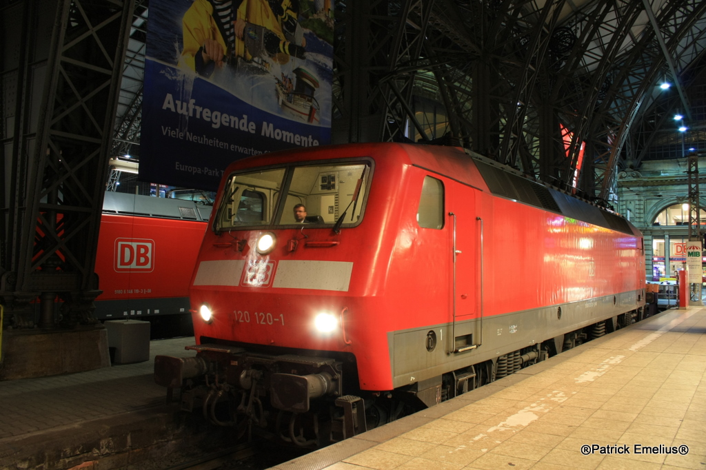 Danke an den netten Lokf�hrer der die F�hrerstandsbeleuchtung einschaltete und diese Aufnahme zulies.
