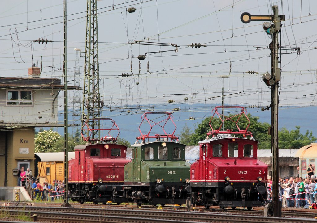 Das Geburtstagskind E69 03 mit E69 02 und E69 005 bei der Lokparade im DB Museum Koblenz am 02.06.2012