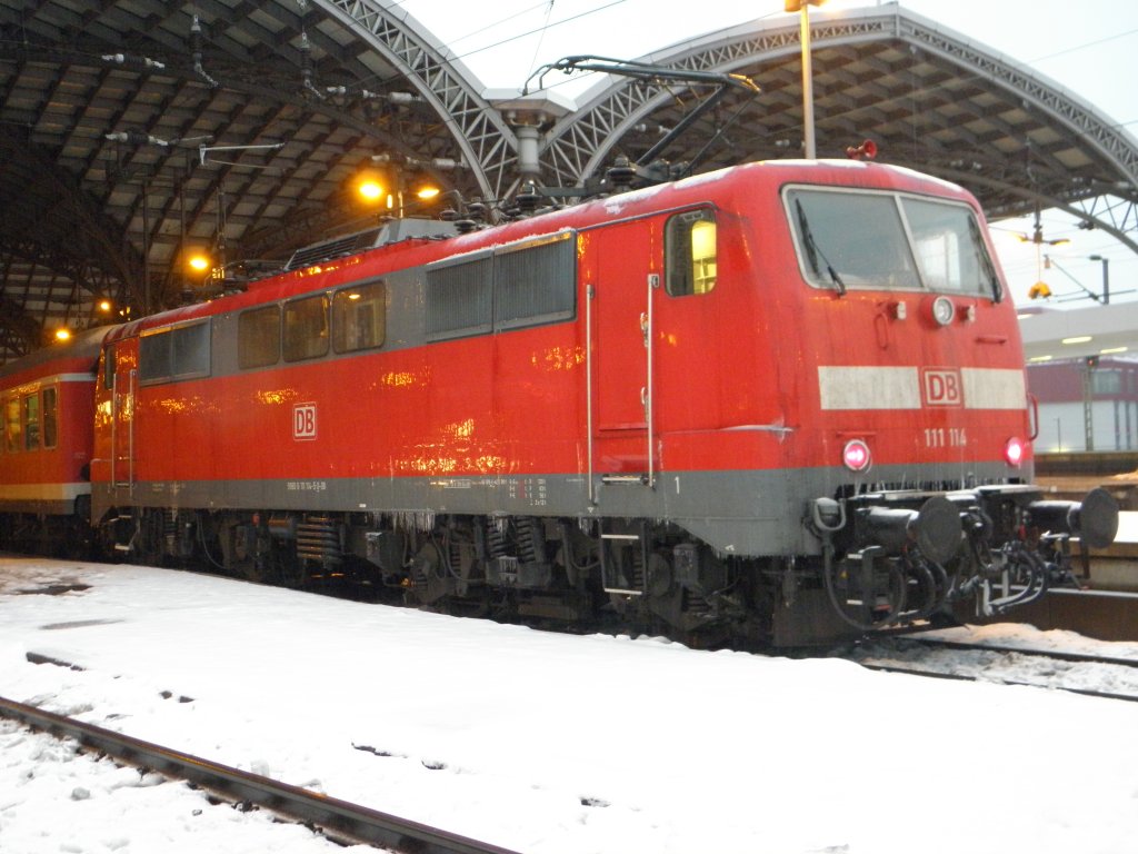DB 111 114 im K�lner Hbf am 23.12.10