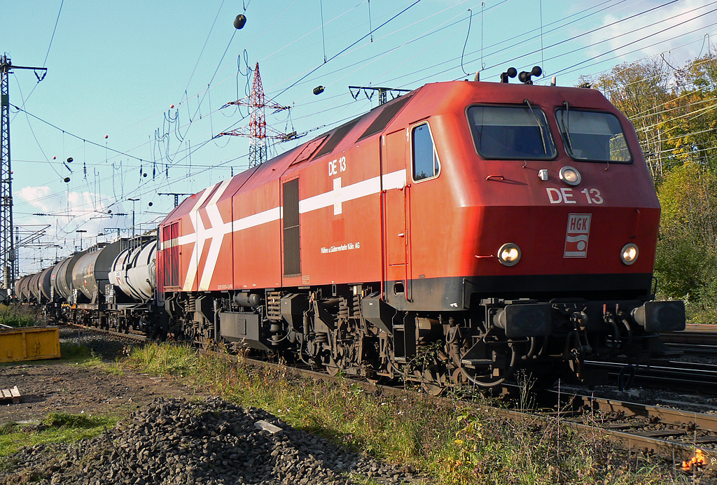 DE 13 der HGK mit Kesselzug in Gremberg am 25.10.2010