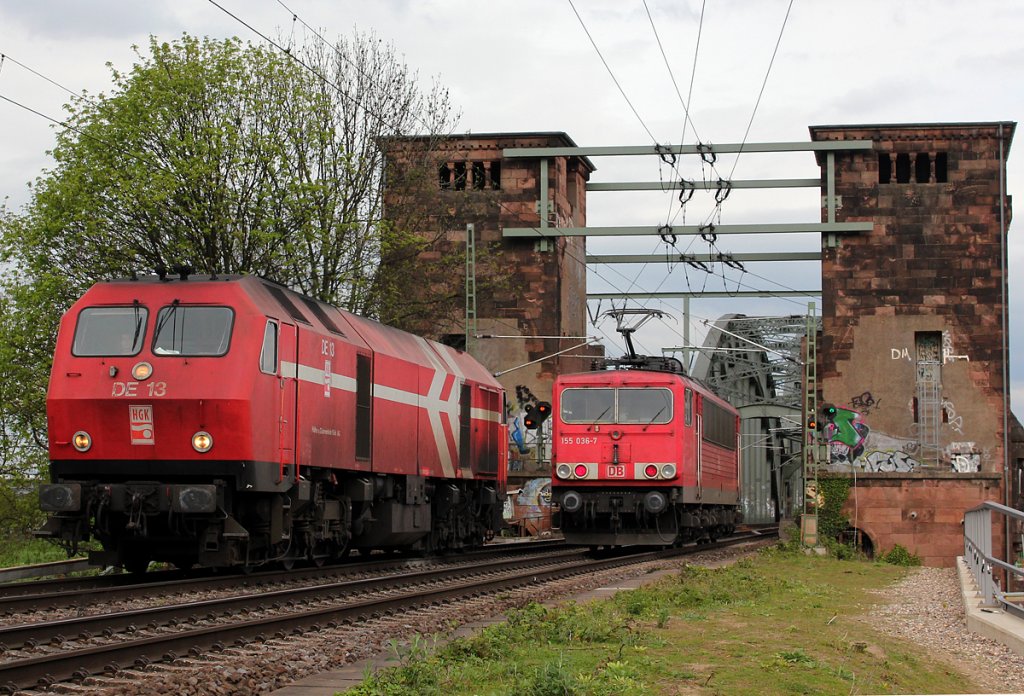 DE13 der HGK und 155 036-7 an der S�dbr�cke am 27.04.2012
