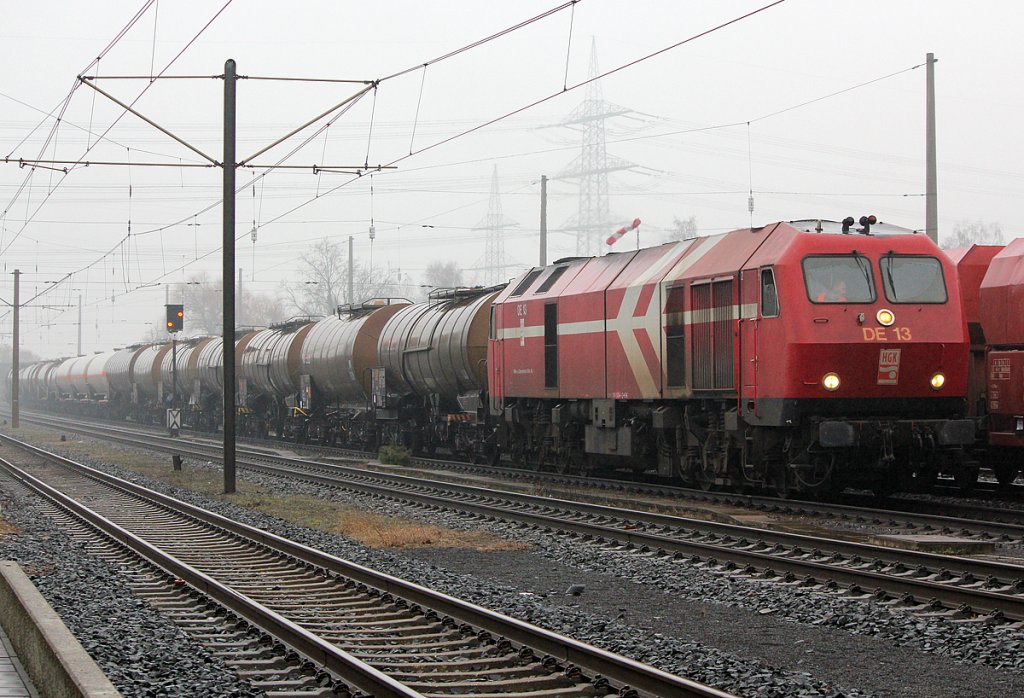 DE13 der HGK bei der Ankunft mit Kesselzug in Br�hl Vochem am 24.02.2011