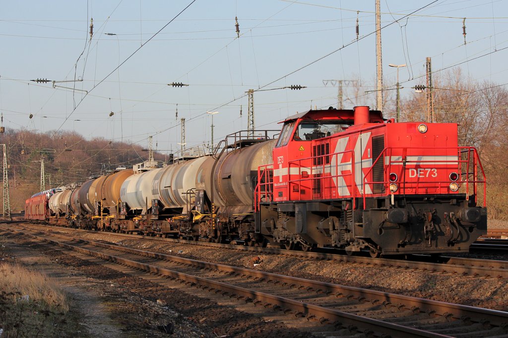 DE73 der HGK mit langem gem. Gz. in K�ln West am 15.03.2012