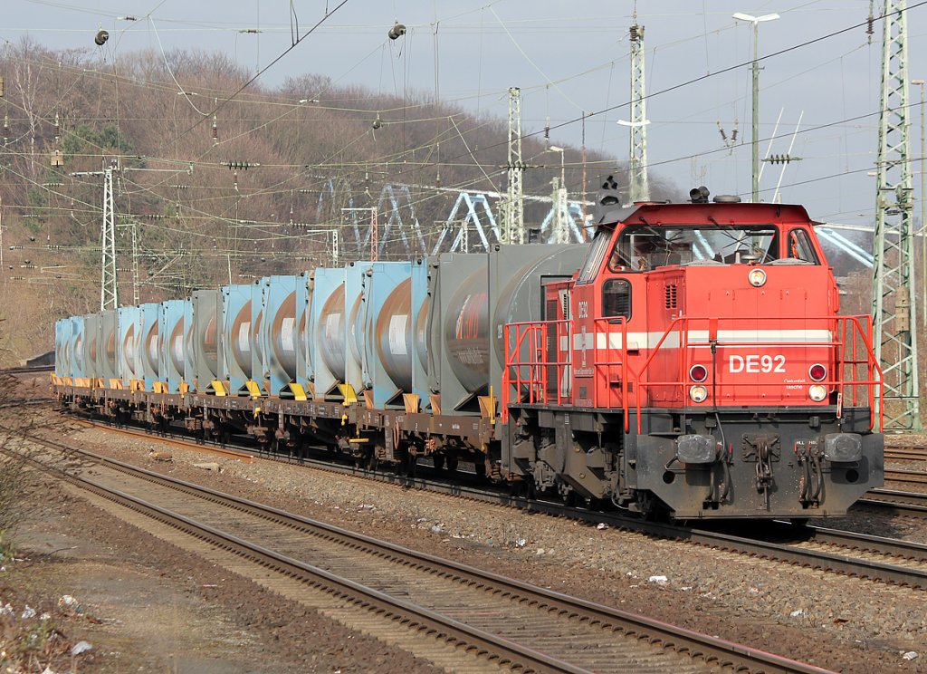 DE92 der HGK mit dem M�llzug der AWB in K�ln West am 05.03.2011