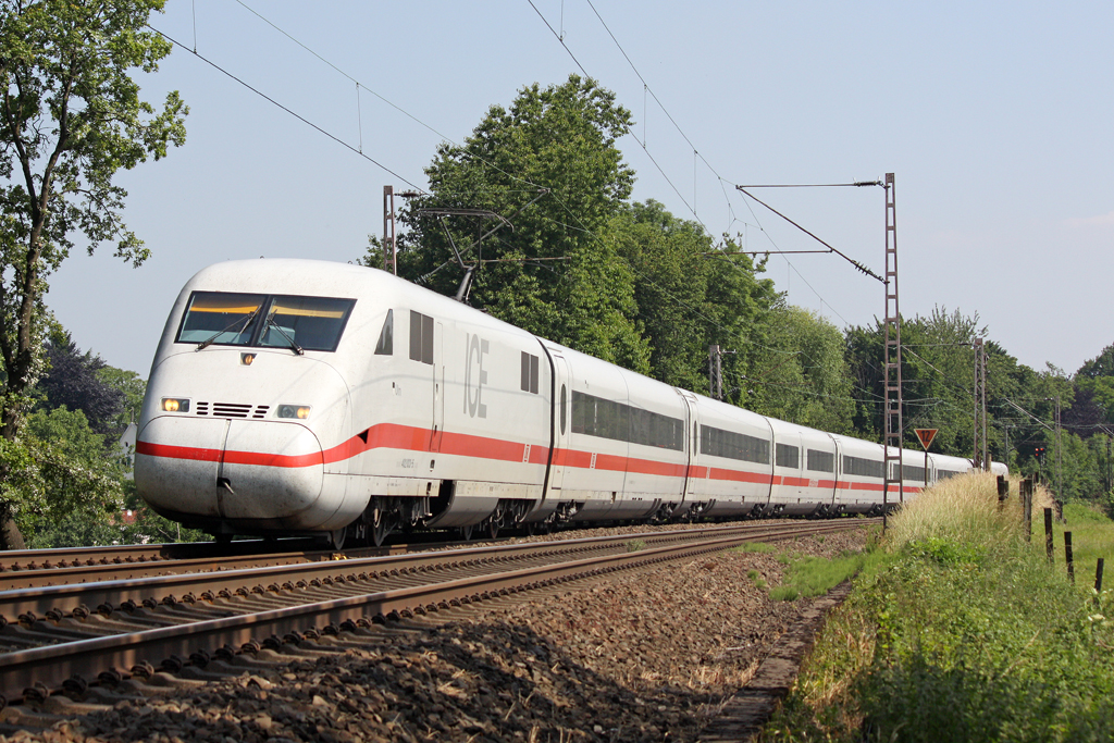 Der 402 033-5 in Gruiten am 23,06,10 