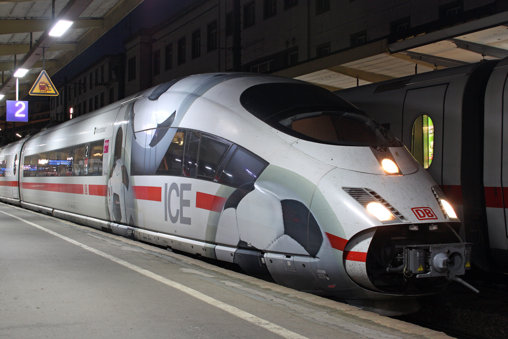 Der 403 012 als ICE 502 in Wuppertal Hbf am 21,04,10