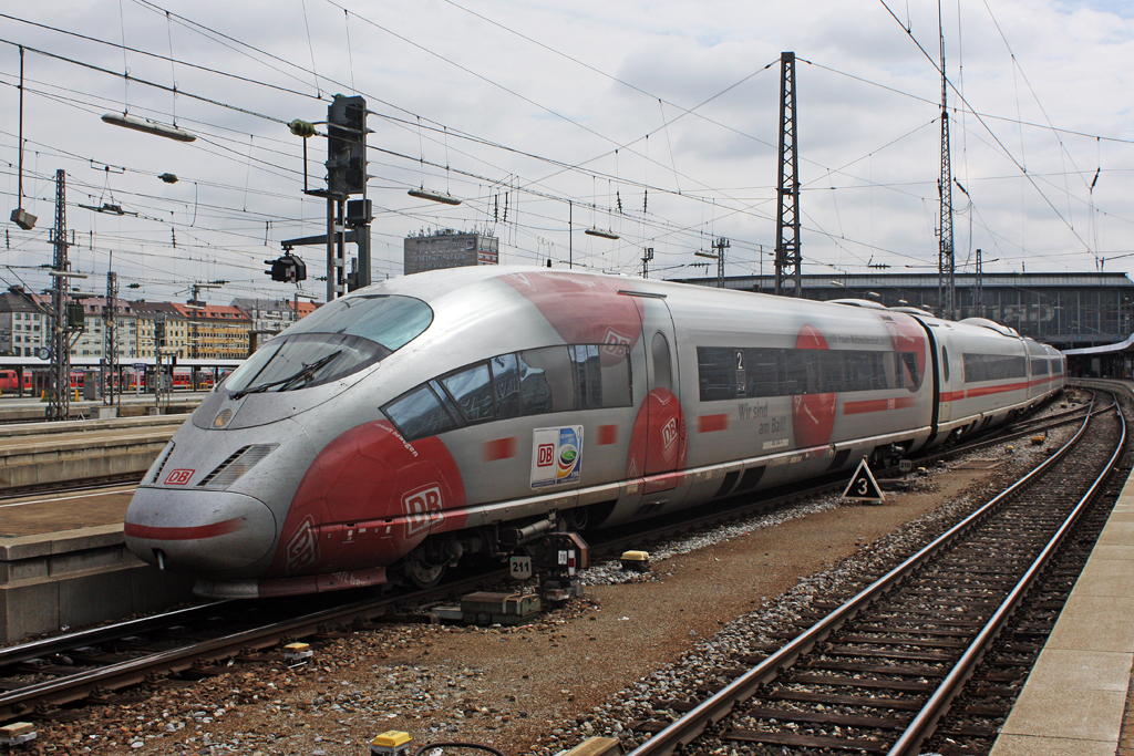 Der 403 054 in M�nchen Hbf am 31,07,11