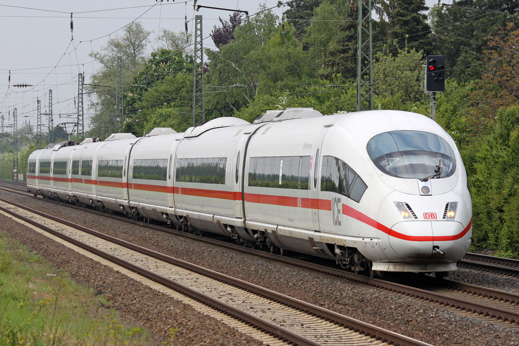 Der 403 517-3 (ICE3) in Angermund am 09,05,10
